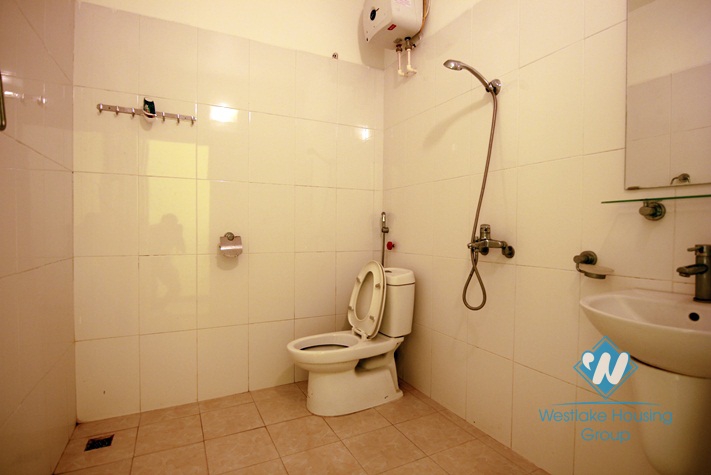 Unfurnished and bright house for rent in Au Co street, Tay Ho district, Ha Noi